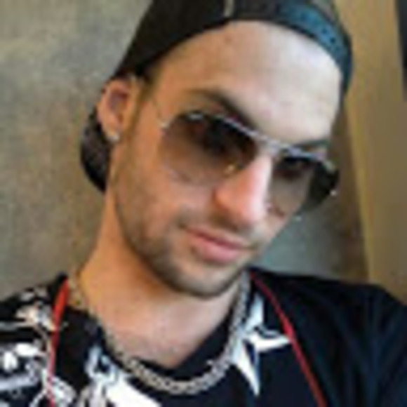 Meet your Posher, Kori - Picture 1 of 1